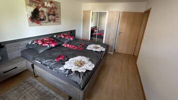 2 Schlafzimmer, Bügeleisen/Bügelbrett, Reisekinderbett, kostenloses WLAN