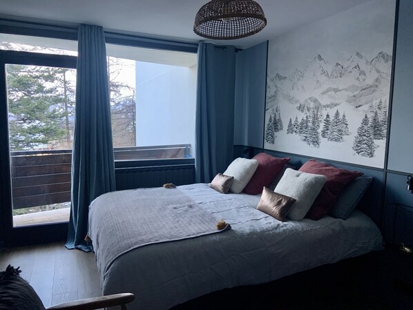 4 habitaciones, tabla de planchar con plancha y ropa de cama 