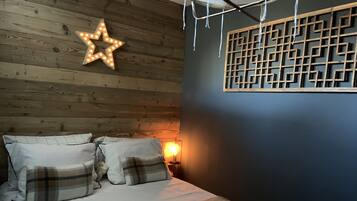 4 bedrooms, iron/ironing board, bed sheets