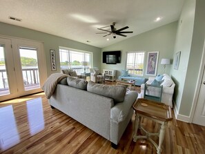 Smart TV, table tennis