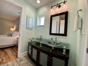 4 bedrooms, desk, free WiFi, bed sheets - Waterfront Home w/ Dock, Kayaks, Firepit, & Game Room. Near North Topsail Beach! (Sneads Ferry)