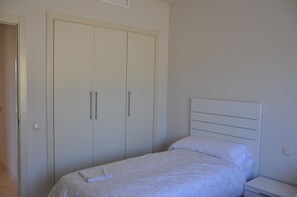 3 bedrooms, iron/ironing board, free WiFi