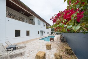 屋外プール、温水プール