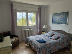 2 bedrooms, desk, free WiFi