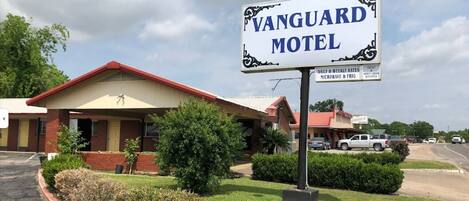 Vista frontal de la propiedad