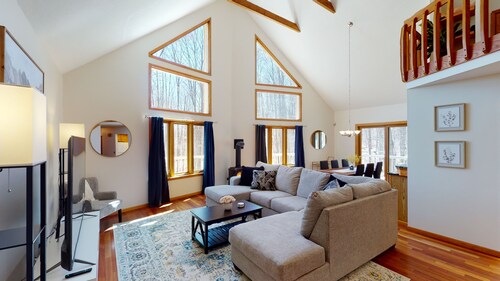 Secluded 3 Br Luxury Chalet!