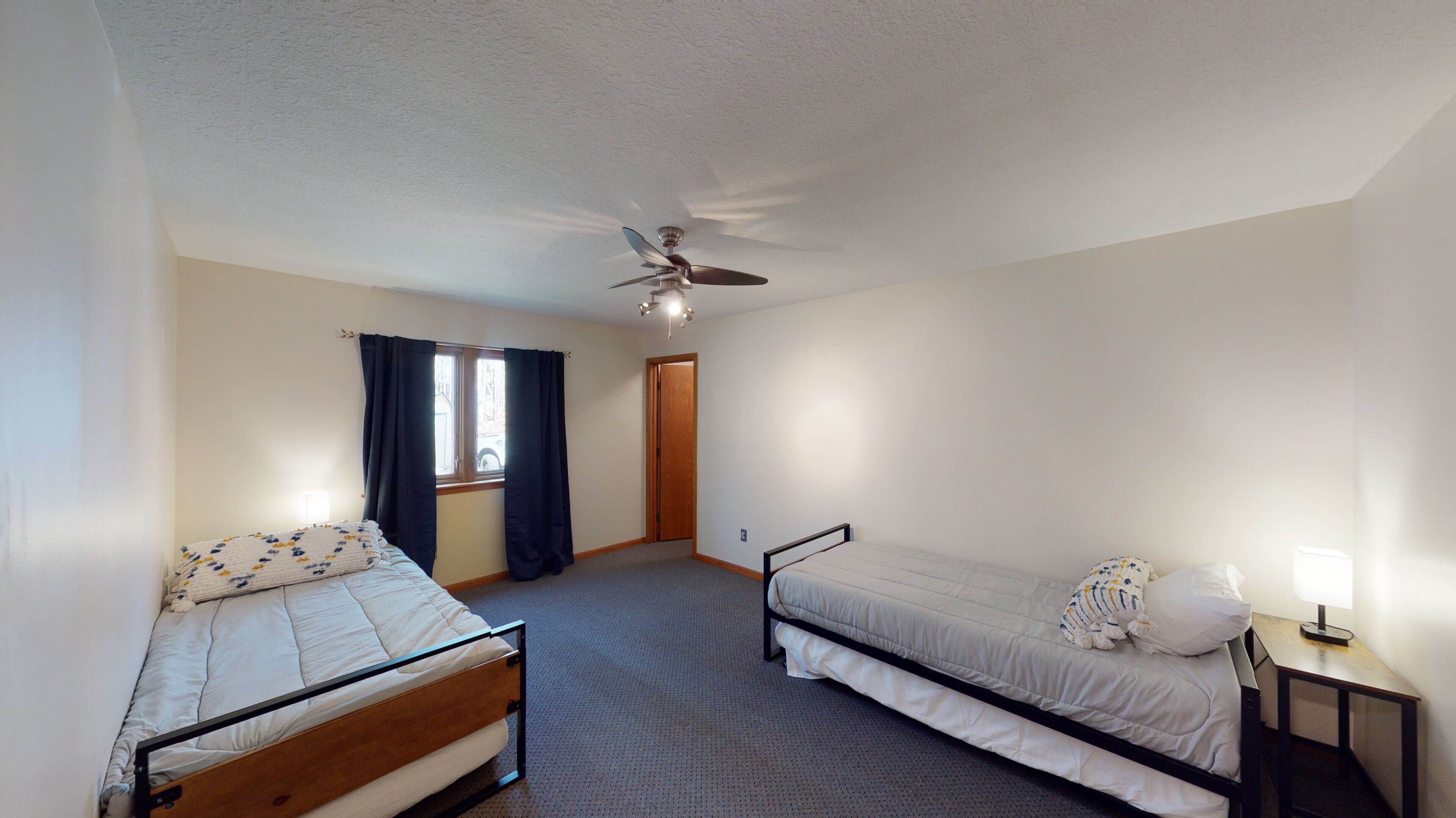 3 makuuhuonetta, silitysrauta/-lauta, ilmainen Wi-Fi, vuodevaatteet