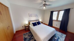 3 bedrooms, iron/ironing board, free WiFi, bed sheets