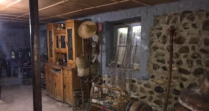 Georgian Village House ( Asmati Khunashvili)