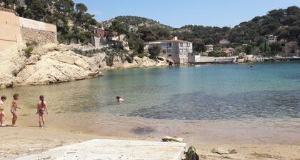 Cabanon des pĂȘcheurs Ă  20 m de la mer