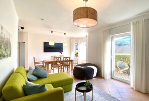 Smart TV, libros y estéreo 