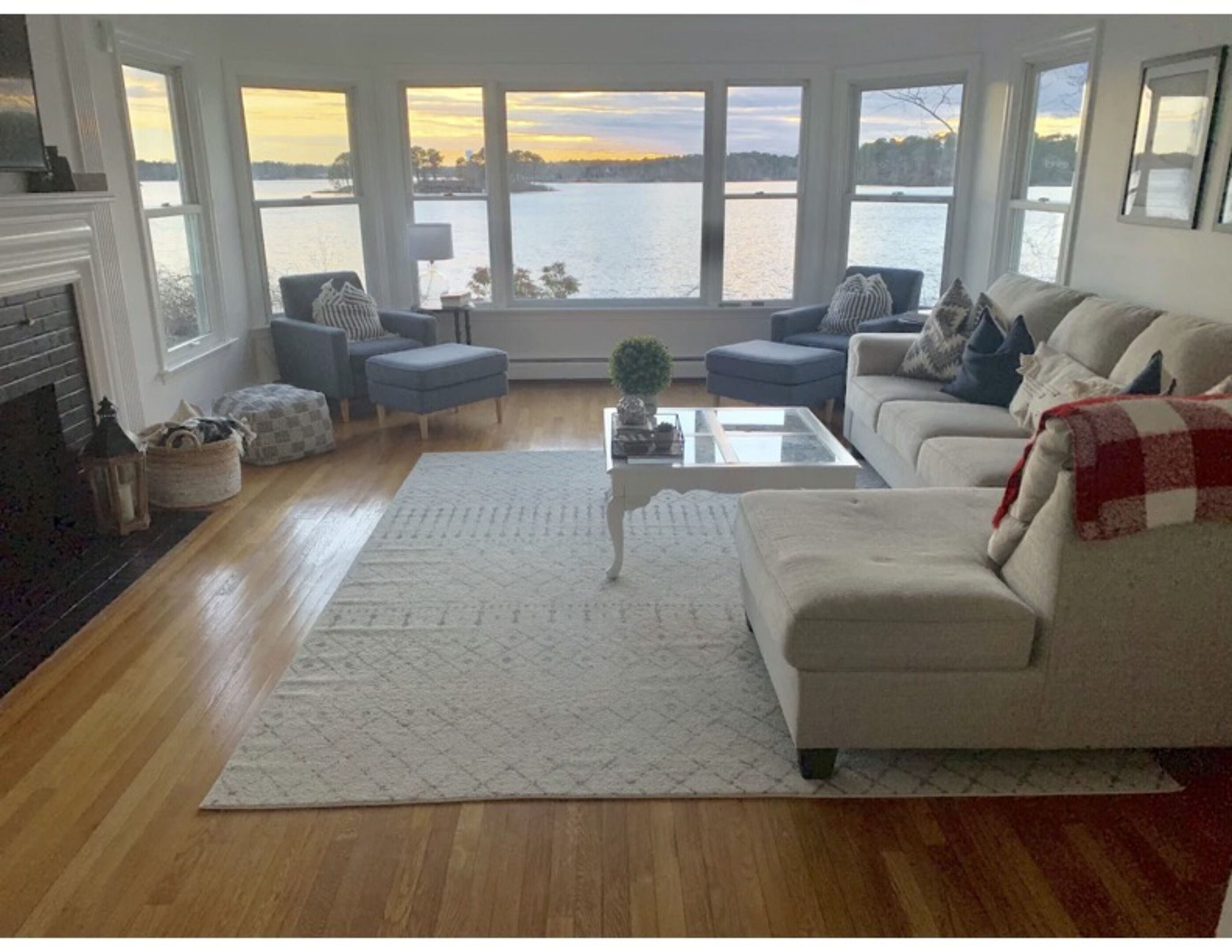 Swan Lake Retreat House with Hot Tub and Peloton