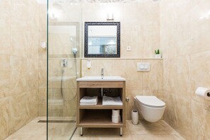 Deluxe Double Room, Multiple Beds, Canal View | Bathroom | Shower, rainfall showerhead, hair dryer, towels