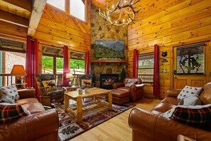 Smart TV, fireplace, video games - Free Dollywood Tix/A+Location/3Min2Pkwy/Spacious/ (Pigeon Forge)