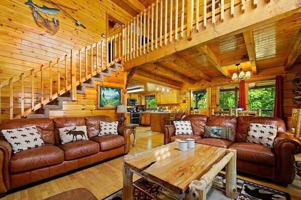 Smart TV, fireplace, video games - Free Dollywood Tix/A+Location/3Min2Pkwy/Spacious/ (Pigeon Forge)