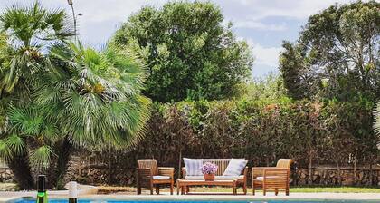 Beautiful Villa in Cala D'or with big garden, large pool and bbq for max 8 people