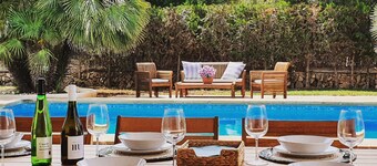 Beautiful Villa in Cala D'or with big garden, large pool and bbq for max 8 people