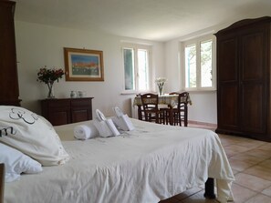 1 室のベッドルーム、旅行用ベビーベッド、WiFi (��無料)、ベッドシーツ