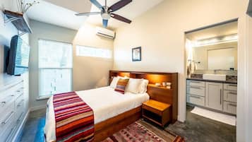 1 bedroom, desk, iron/ironing board, WiFi