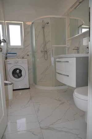 Bathroom - Remarkable 2-bed Apartment in Okrug Gornji (Okrug)