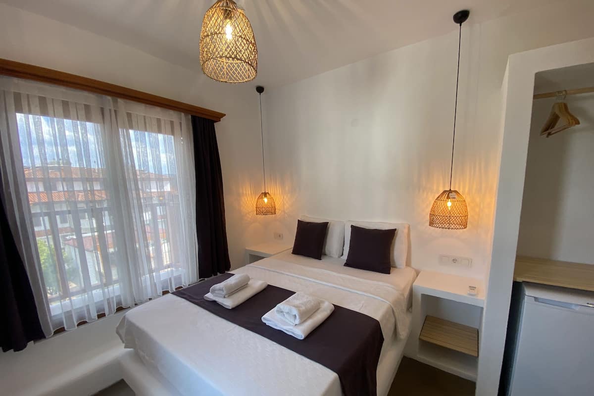 Comfort Room | WiFi (free), bed sheets