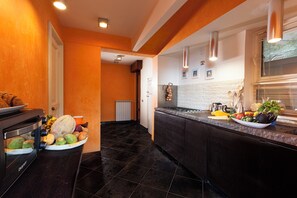 Kühlschrank, Ofen, Herdplatte, Geschirrspüler