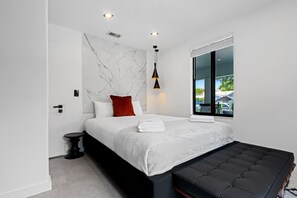 5 bedrooms, iron/ironing board, free WiFi, bed sheets