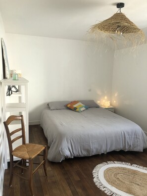 2 bedrooms, iron/ironing board, travel cot, free WiFi