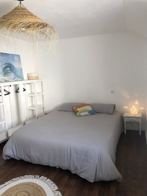 2 soverom, strykejern/-brett, reiseseng for barn og wi-fi (inkludert)