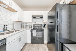 Fridge, microwave, oven, stovetop - Cozy 2BD Near Hospital (Wichita)