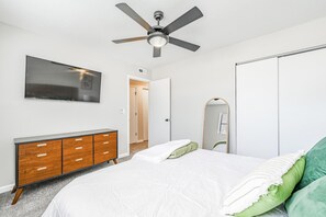 2 bedrooms, desk, iron/ironing board, free WiFi