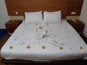 In-room safe, desk, iron/ironing board, bed sheets - LUXOR EMPIRE (Langkawi)