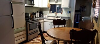 Quiet cabin nestled under Mogollon Rim