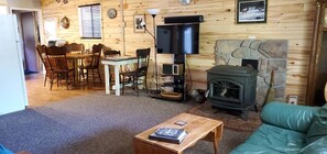 Smart TV, reproductor de DVD, libros y videoteca