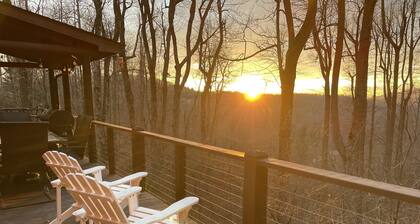 Spacious Mountain Home Close to Blue Ridge Pkwy w/ Hot Tub