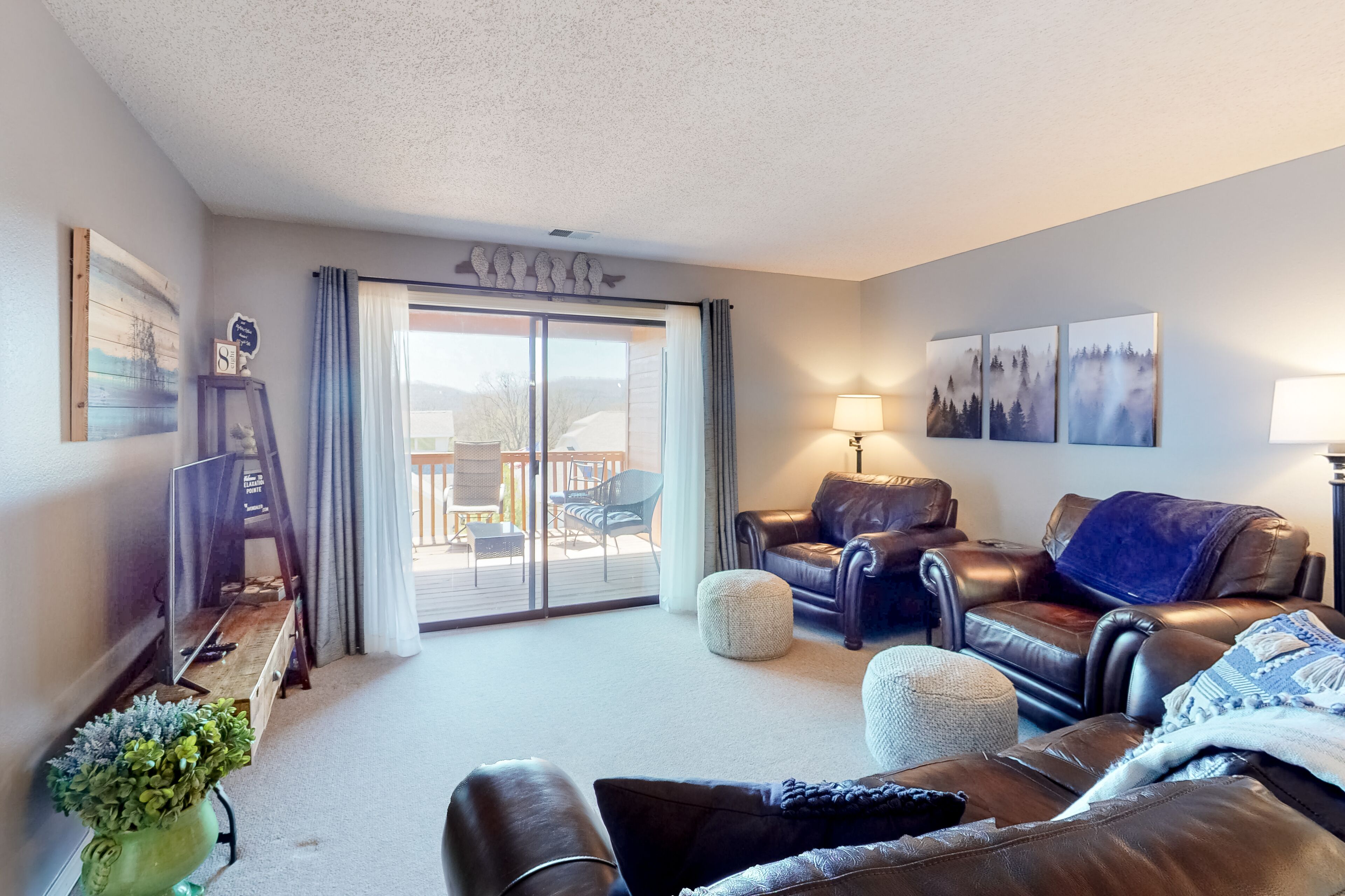 All-season retreat on golf course with indoor/outdoor pools, hot tub, central AC