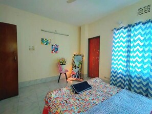 3 عدّة غرف نوم وواي فاي وملاءات أسرّة