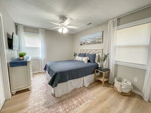 3 bedrooms, memory-foam beds, free WiFi, bed sheets - Bay Side Cottage @ OBX - 3 Beds, 2 Full Bath Family Friendly Renovated Home (Kill Devil Hills)