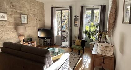 Appartement situĂ© au cĆur de la citĂ© historique, 50m de la Place aux Herbes