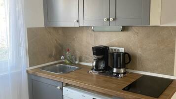 Kühlschrank, Herdplatte, Geschirrspüler