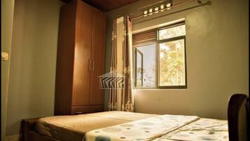 4 bedrooms, desk, iron/ironing board, free WiFi