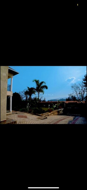 المنطقة المحيطة بالمنشأة