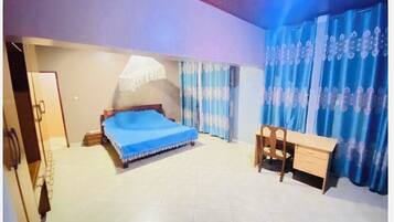 4 soverom, skrivebord, strykejern/-brett og wi-fi (inkludert)