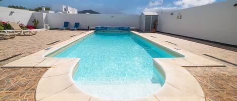 Piscine extérieure, piscine chauffée