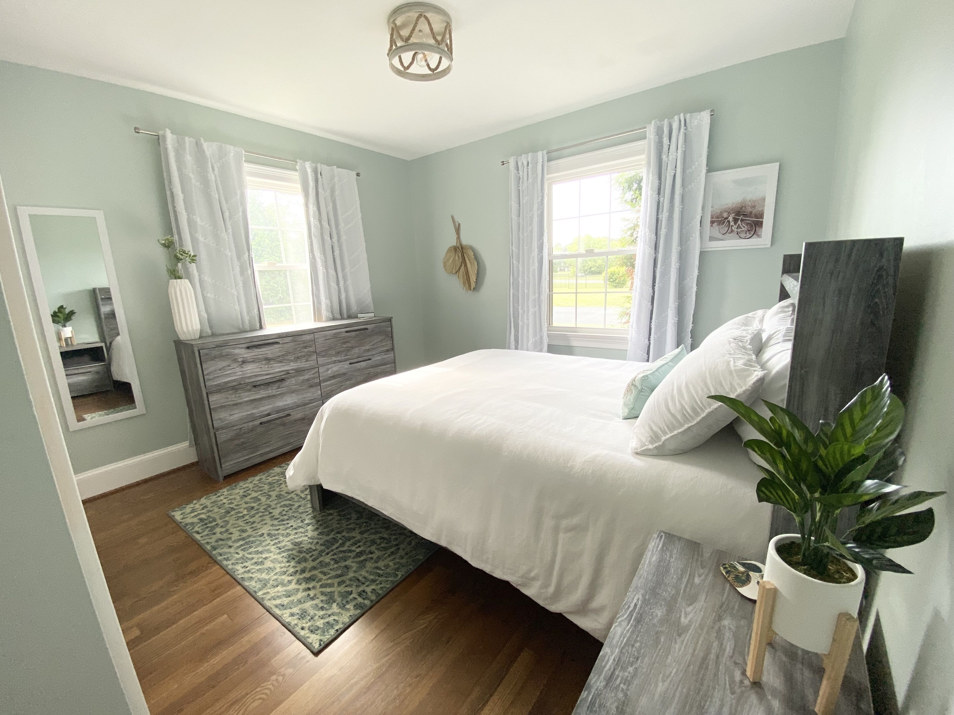 The Catch of the Cape- family friendly with game rooms, big yard, close to beach