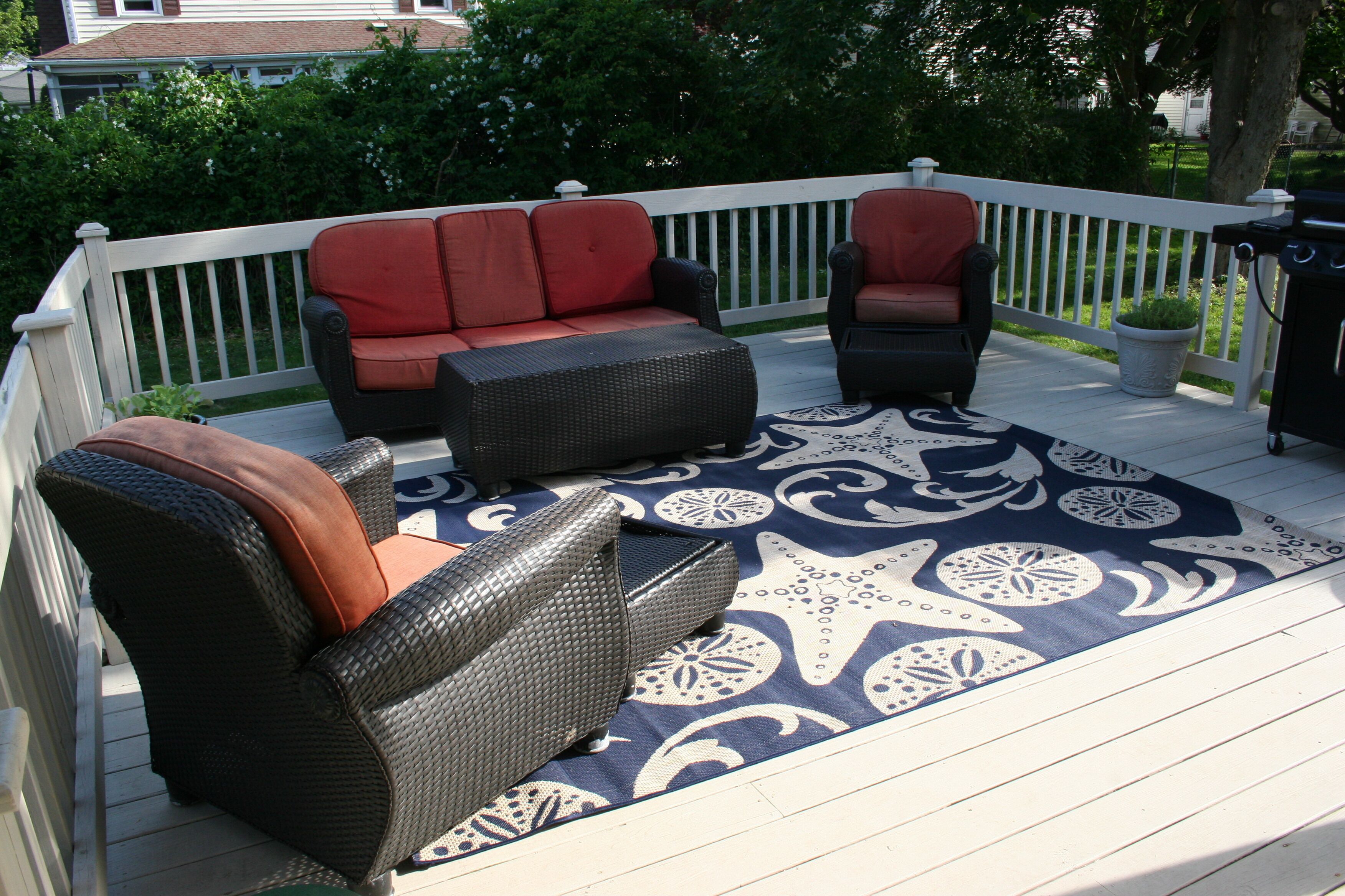 Sunny cheerful home w great deck and large private yard