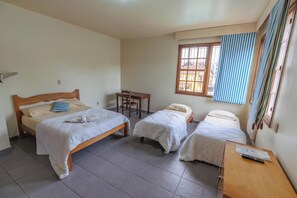 Deluxe Quadruple Room | Desk, laptop workspace, free WiFi, bed sheets - POUSADA RECANTO DE ITACURUÇA (Mangaratiba)