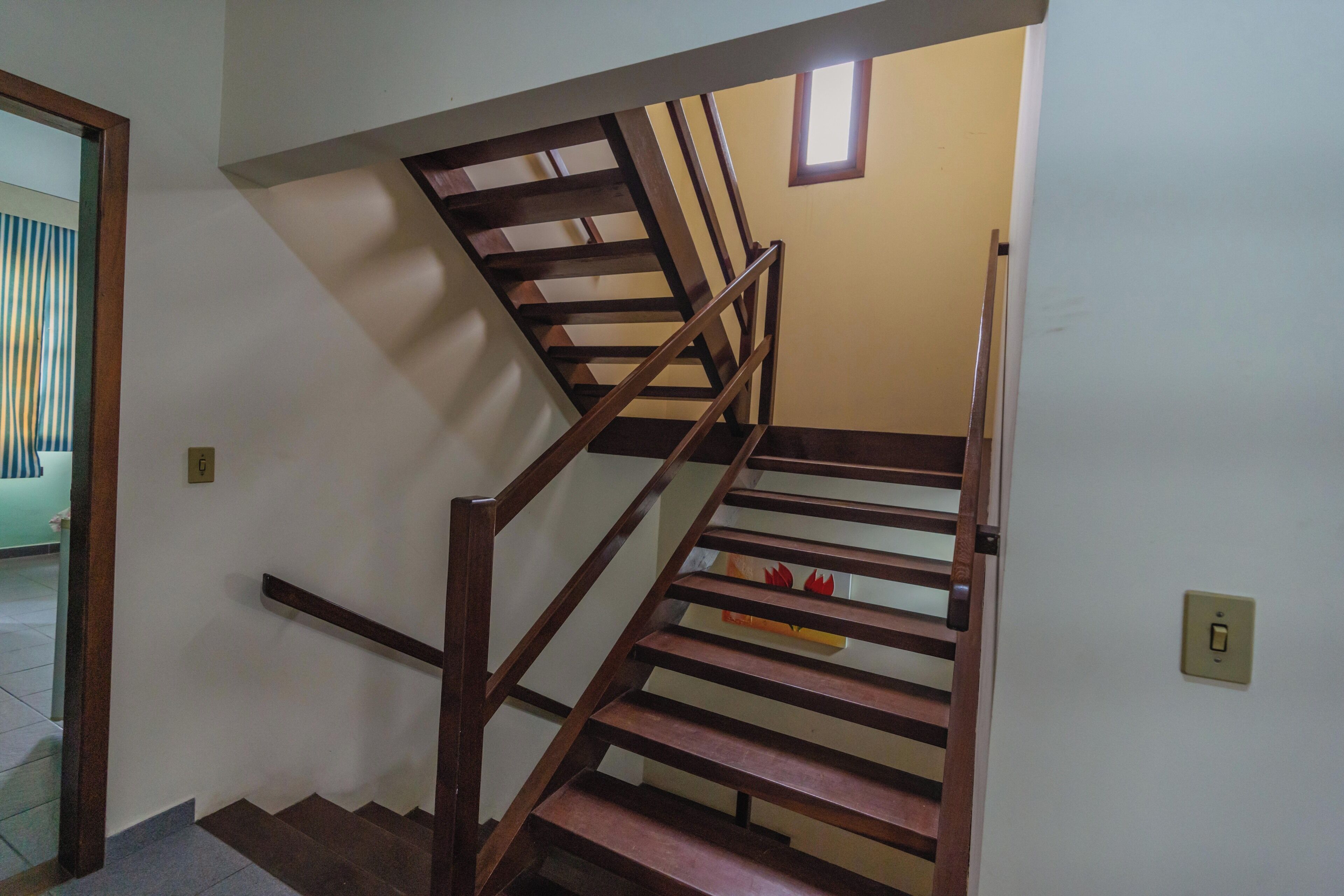 Corrimãos nas escadas