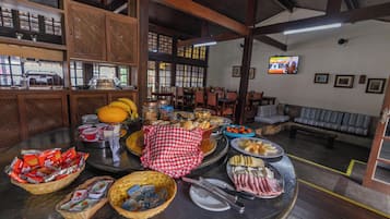 Desayuno de autoservicio incluido todos los días