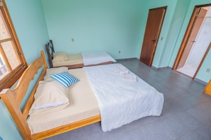 Deluxe Triple Room | Desk, laptop workspace, free WiFi, bed sheets - POUSADA RECANTO DE ITACURUÇA (Mangaratiba)
